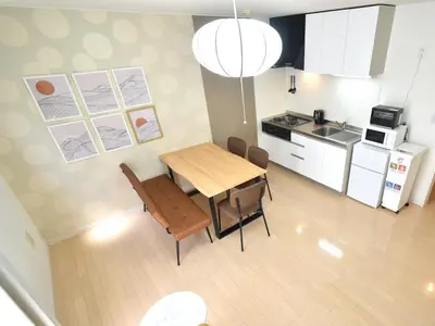 a kitchen and dining room with a table and chairs at Kamata332 \u84b2\u7530\u99c5\u306e2LDK\u30a2\u30d1\u30fc\u30c8\u30e1\u30f3\u30c8 \u7fbd\u75308min \u54c1\u5ddd8min in Tokyo