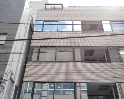 an external view of a tall building with windows at \u6700\u59279\u540d\u5bbf\u6cca \u6771\u4eac\u306e\u4e2d\u5fc3\u5730 Okachimachi Staypia in Tokyo
