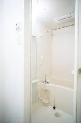 a white bathroom with a toilet and a sink at \u65b0\u5c0f\u5ca9\u30c7\u30e1\u30c6\u30eb303 in Tokyo