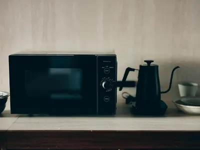 a microwave sitting on a counter next to a blender at illi Rom Hamamatsucho in Tokyo