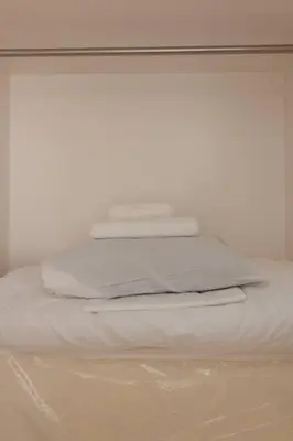 a stack of white towels sitting on top of a bed at \u30a2\u30f3\u30c9\u30b9\u30c6\u30a4\u6771\u5411\u5cf66\u4e01\u76ee302 Soi house in Tokyo