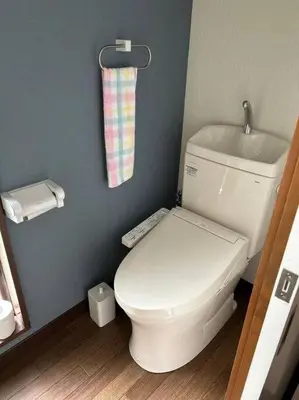 a bathroom with a white toilet and a towel at West Kamata 5 \u897f\u84b2\u672c\u5bb6 in Tokyo