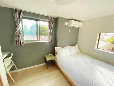 a small bedroom with a bed and a window at \u4ec1\u6e90\u5bbf in Tokyo