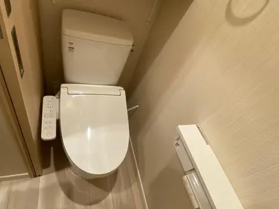 a bathroom with a toilet with a remote control at \u4ec1\u6e90\u5bbf in Tokyo