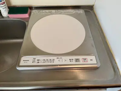 a scale sitting on top of a table at \u5f25\u751f\u753a1\u4e01\u76ee202 in Tokyo