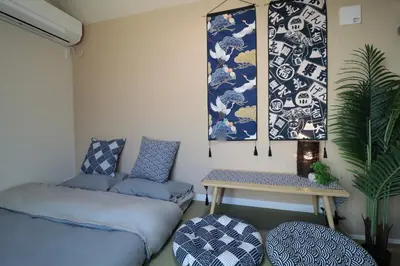 a living room with a couch and a table at Sky Inn \u65b0\u7bc9\u72ec\u680b\u6238\u5efa \u65e5\u5f0f\u98ce\u773a\u671b\u5929\u7a7a\u6811 in Tokyo