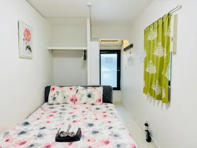 a small bedroom with a bed with flowers on it at Real Waseda SJ0261 in Tokyo