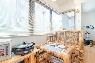a table and chair in a kitchen with windows at \u79cb\u53f6\u539f\u5609\u967d\u30d3\u30eb in Tokyo