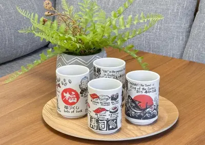 a tray with four cups on a table with a plant at \u6674\u7a7a\u6c11\u5bbf Sora House \u6674\u7a7a\u5854\u5f92\u6b65\u5708 \u6574\u680b\u51fa\u79df in Tokyo