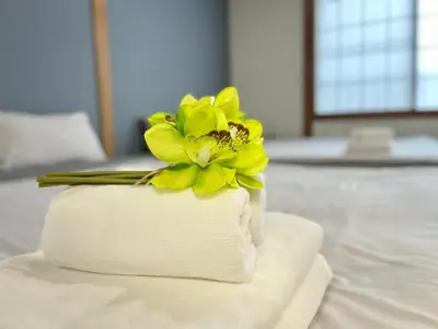 a yellow flower sitting on top of a towel at \u6674\u7a7a\u6c11\u5bbf Sora House \u6674\u7a7a\u5854\u5f92\u6b65\u5708 \u6574\u680b\u51fa\u79df in Tokyo