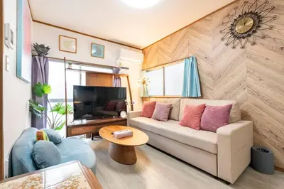 a living room with a couch and a tv at \u67f4\u53c81\u4e01\u76ee in Tokyo