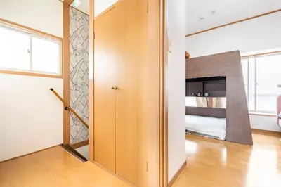 a bedroom with a door leading to a bunk bed at \u67f4\u53c81\u4e01\u76ee in Tokyo