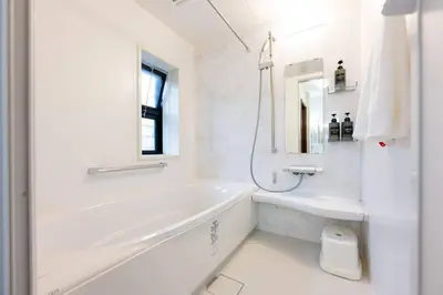 a white bathroom with a tub and a sink at YJ-HOTEL kamiikebukuro 3F \u5317\u6c60\u888b5\u5206\u949f \u65b0\u88c5\u4e0a\u7ebf 61\u5e73\u65b9 in Tokyo