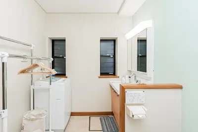 a bathroom with a sink and a mirror at YJ-HOTEL kamiikebukuro 1F \u5317\u6c60\u888b5\u5206\u949f \u65b0\u88c5\u4e0a\u7ebf 52\u5e73\u65b9 in Tokyo