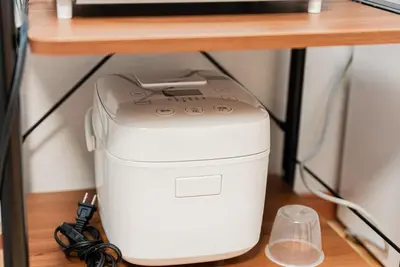 a printer sitting on top of a table at YJ-HOTEL kamiikebukuro 1F \u5317\u6c60\u888b5\u5206\u949f \u65b0\u88c5\u4e0a\u7ebf 52\u5e73\u65b9 in Tokyo