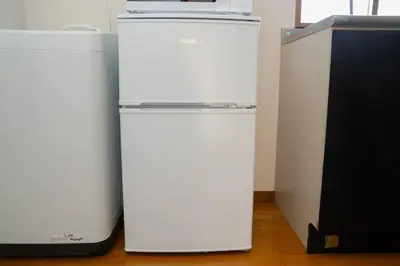 two white refrigerators are sitting next to each other at 3\u968e \u5c0f\u5ca9\u99c5\u5f92\u6b6915\u5206 \u53ce\u5bb94\u4eba \u6210\u7530\u7fbd\u7530\u304b\u3089\u30d0\u30b9\u76f4\u901a in Tokyo