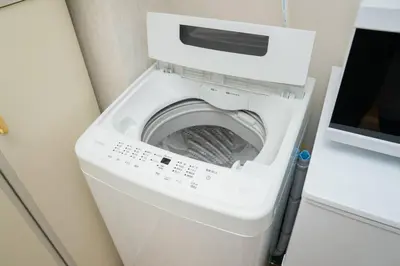 a washing machine in a room with a microwave at 3\u968e \u5c0f\u5ca9\u99c5\u5f92\u6b6915\u5206 \u53ce\u5bb94\u4eba \u6210\u7530\u7fbd\u7530\u304b\u3089\u30d0\u30b9\u76f4\u901a in Tokyo
