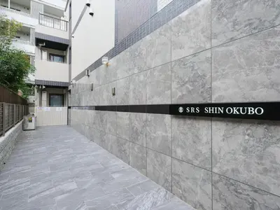 a sign on the side of a building at Shinjuku Tokyo Holiday Hotel in Tokyo