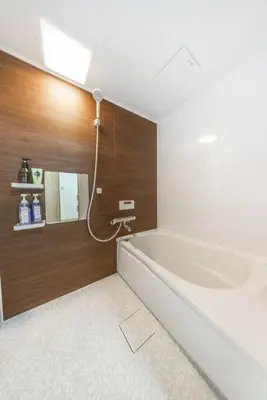 a bathroom with a bath tub and a sink at \u6e0b\u8c37\u99c5\u96fb\u8eca1\u5206 \u6075\u6bd4\u5bff\u99c5\u5f92\u6b692\u5206 85\u5e73\u7c73\u6700\u59276\u540d \u6771\u4eac \u65b0\u5bbf \u4e0a\u91ce \u9280\u5ea7 \u6c60\u888b \u7bc9\u5730\u76f4\u901a in Tokyo