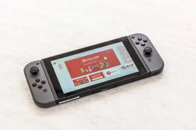 aintendo wii game controller sitting on a table at \u6e0b\u8c37\u99c5\u96fb\u8eca1\u5206 \u6075\u6bd4\u5bff\u99c5\u5f92\u6b692\u5206 85\u5e73\u7c73\u6700\u59276\u540d \u6771\u4eac \u65b0\u5bbf \u4e0a\u91ce \u9280\u5ea7 \u6c60\u888b \u7bc9\u5730\u76f4\u901a in Tokyo