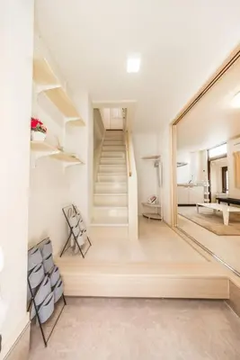 a room with a staircase and a hallway with chairs at NewOpen! \u99c5\u5f92\u6b691\u5206 \u6c60\u888b\u30a8\u30ea\u30a2 60\u5e73\u7c73\u6700\u59278\u540d\u5bbf\u6cca\u53ef\u80fd \u548c\u98a8\u30e2\u30c0\u30f3 in Tokyo
