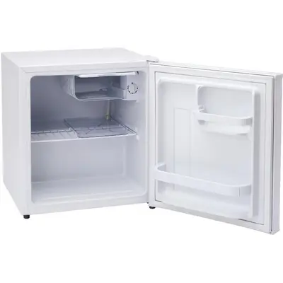 an empty white refrigerator with its door open at \u65b0\u5bbf\u6b4c\u821e\u4f0e\u753a\u7acb\u5730\u6700\u9ad83\u30d9\u30c3\u30c9 in Tokyo
