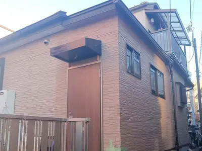 a house with a red door on the side of it at kyoka house\u6c60\u888b\u81f3\u8fd1 in Tokyo