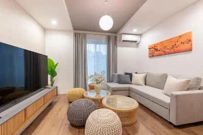 a living room with a couch and a tv at \u7d50\u5eb5\u6708\u82b1 in Tokyo