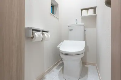 a bathroom with a white toilet in a room at \u7d50\u5eb5\u6708\u82b1 in Tokyo