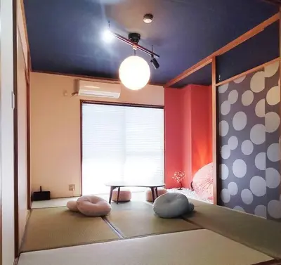 a bedroom with a bed with two pillows and a window at \u7acb\u77f35\u4e01\u76eem202 in Tokyo