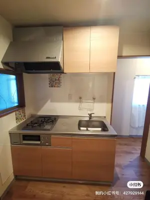 a kitchen with a sink and a stove at \u5317\u5343\u4f4f\u306e\u4e00\u8ed2\u5bb6\u4ea4\u901a\u306e\u5229\u4fbf\u6027k1 in Tokyo