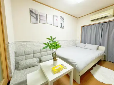 a small room with a bed and a table at \u6c60\u888b\u96fb\u8eca2\u5206\u6700\u59274\u4eba 302 in Tokyo