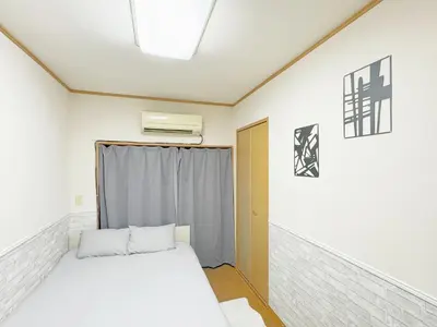 a bedroom with a bed and a window at \u6c60\u888b\u96fb\u8eca2\u5206\u6700\u59274\u4eba 302 in Tokyo