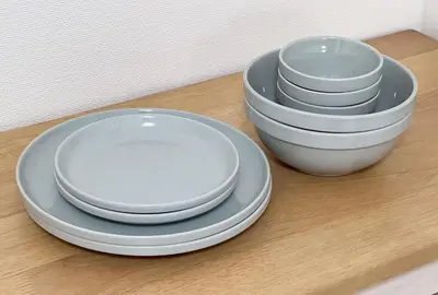 a stack of white bowls and plates on a table at \u30e1\u30be\u30f3\u30c9\u30df\u30ca101\u53f7\u5ba4 in Tokyo