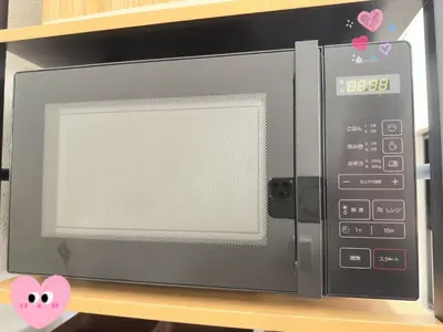 a microwave oven sitting on top of a shelf at \u65b0\u5bbf\u6700\u4e2d\u5fc3 \u6b4c\u821e\u4f0e\u753a \u4e1c\u65b0\u5bbf4\u5206\u949f \u65b0\u5bbf10\u5206\u949f \u76f4\u8fbe\u6da9\u8c37\u539f\u5bbf \u65b0\u5bbf\u5fa1\u82d1\u5f92\u6b658\u5206\u949f in Tokyo