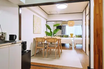 a kitchen and dining room with a table and chairs at \u6075\u6bd4\u5bff\u99c5\u304b\u3089\u5f92\u6b691\u5206 \u6e0b\u8c373\u5206 \u65b0\u5bbf10\u5206 30m2\u3067\u3086\u3063\u305f\u308a \u6700\u9ad8\u306e\u7acb\u5730 303\u53f7\u5ba4 in Tokyo