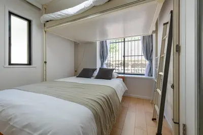 a bedroom with a bed and a window at \u30e1\u30be\u30f3\u30c9\u30df\u30ca102\u53f7\u5ba4 in Tokyo