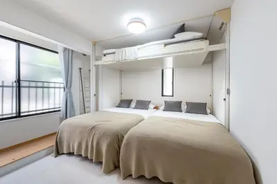 a bedroom with two beds and a window at \u30e1\u30be\u30f3\u30c9\u30df\u30ca103\u53f7\u5ba4 in Tokyo