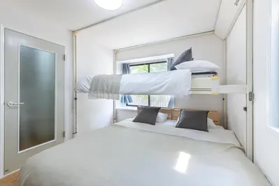 a small bedroom with a bed and a window at \u30e1\u30be\u30f3\u30c9\u30df\u30ca201\u53f7\u5ba4 in Tokyo