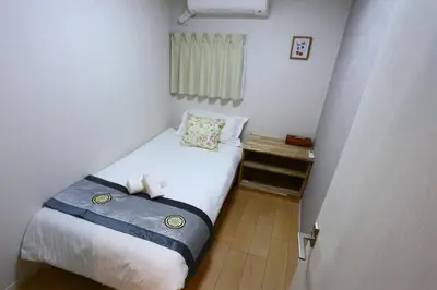a small room with a bed and a table at Mizuken Home Three bedrooms For Family Team in Tokyo