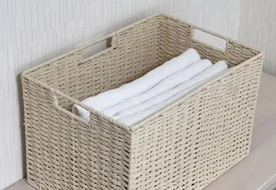 a wicker basket sitting on top of a table at \u30e1\u30be\u30f3\u30c9\u30df\u30ca202\u53f7\u5ba4 in Tokyo