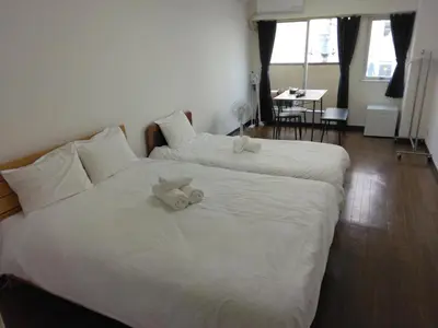 a bedroom with two beds with teddy bears on them at \u85e4\u548c\u30a8\u30af\u30b7\u30fc\u30eb\u9053\u7384\u5742 e in Tokyo