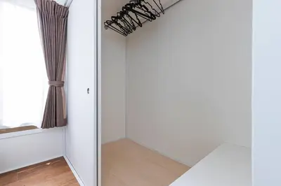 a mirror in a white room with a window at Ohanajaya 3min Garden View House 4 beds in Tokyo