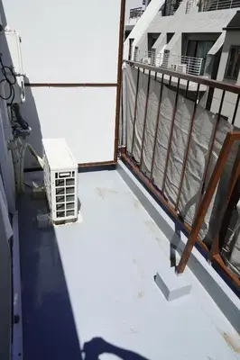 a balcony on a cruise ship with a heater at \u6075\u6bd4\u5bff\u99c5\u304b\u3089\u5f92\u6b691\u5206 \u6e0b\u8c373\u5206 \u65b0\u5bbf10\u5206 30m2\u3067\u3086\u3063\u305f\u308a \u6700\u9ad8\u306e\u7acb\u5730 402\u53f7\u5ba4 in Tokyo