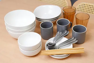 a pile of plates and utensils on a table at \u6075\u6bd4\u5bff\u99c5\u304b\u3089\u5f92\u6b691\u5206 \u6e0b\u8c373\u5206 \u65b0\u5bbf10\u5206 30m2\u3067\u3086\u3063\u305f\u308a \u6700\u9ad8\u306e\u7acb\u5730 403\u53f7\u5ba4 in Tokyo
