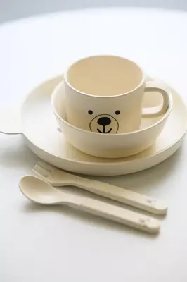 a coffee cup with a teddy bear face on a plate at \u30b9\u30ab\u30a4\u30d5\u30a3\u30fc\u30eb\u5927\u4e45\u4fdd in Tokyo