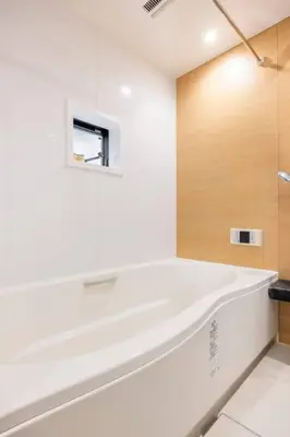 a white bath tub in a white bathroom at \u6771\u5411\u5cf66\u4e01\u76ee in Tokyo
