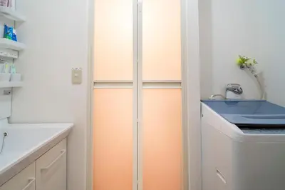 a kitchen with orange and white cabinets and a sink at \u9ce5\u8d8a\u4e00\u6237\u5efa in Tokyo