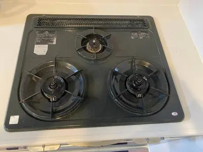 a stove top with three burners on top of it at Crown\u6d77\u8fba in Tokyo
