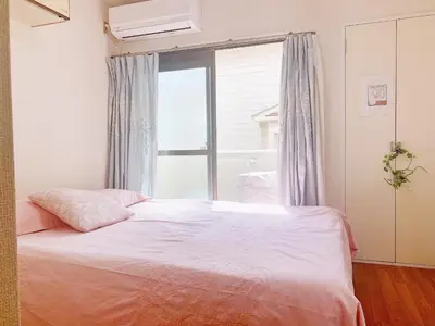 a bedroom with a bed and a large window at Shinjuku Area#Nishi-Shinjuku Gochome subway 6 minutes walk#\u9ad8\u901f\u65e0\u9650\u5236\u7f51\u7edc#\u897f\u65b0\u5bbf\u4e94\u4e01\u76ee\u8f66\u7ad9\u6b65\u884c6\u5206\u949f#211 in Tokyo
